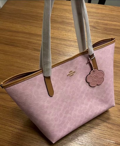 Nwt coach city tote bag - 33,